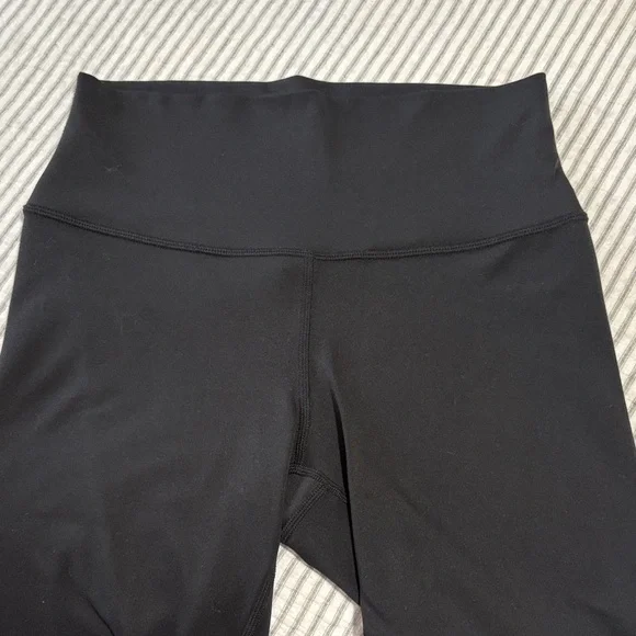 Quince Ultra Soft High Rise Performance Leggings ~ Medium ~ Black - Picture 6 of 8